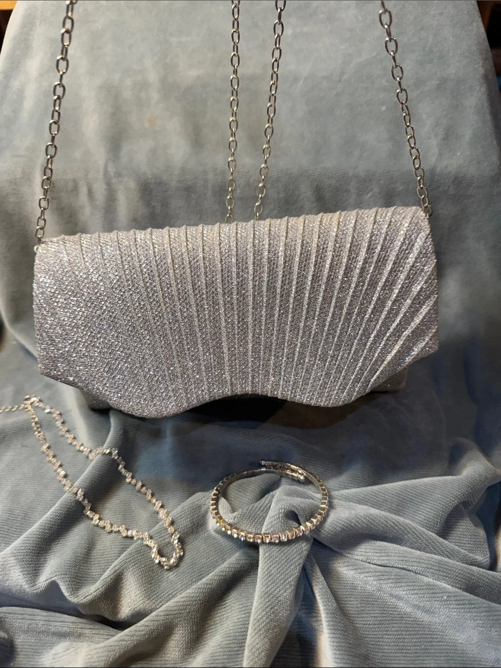 Sparkle Shell Evening Clutch in Silver with some glitzy-glam jewelry!